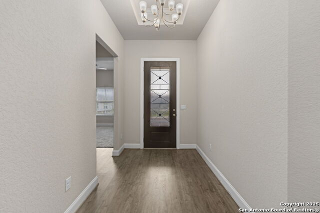 Listing photo id 2 for 6533 Crockett Cv