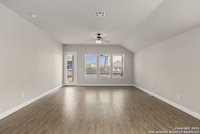 Listing photo id 3 for 6533 Crockett Cv