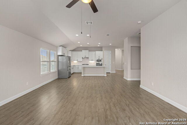 Listing photo id 6 for 6533 Crockett Cv