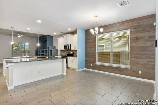 Listing photo id 12 for 10230 Midsummer Meadow