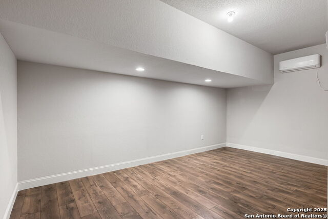 Listing photo id 18 for 10230 Midsummer Meadow