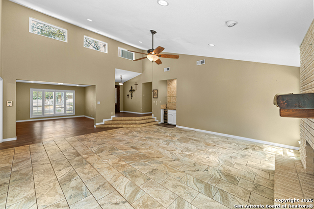 Image 5 of 39 For 12722 Castle Bend St