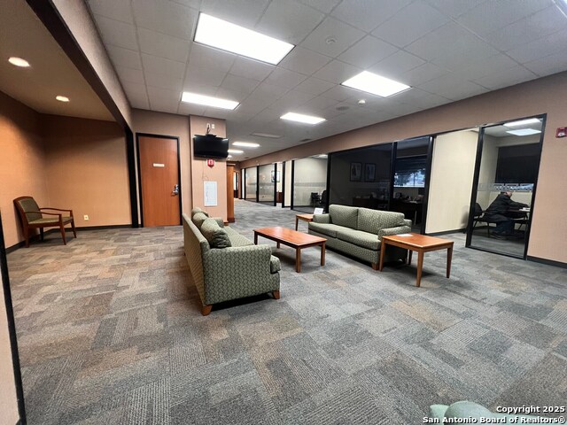 Listing photo id 0 for 8047 Midcrown