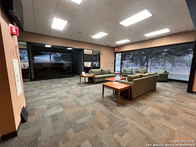 Listing photo id 1 for 8047 Midcrown