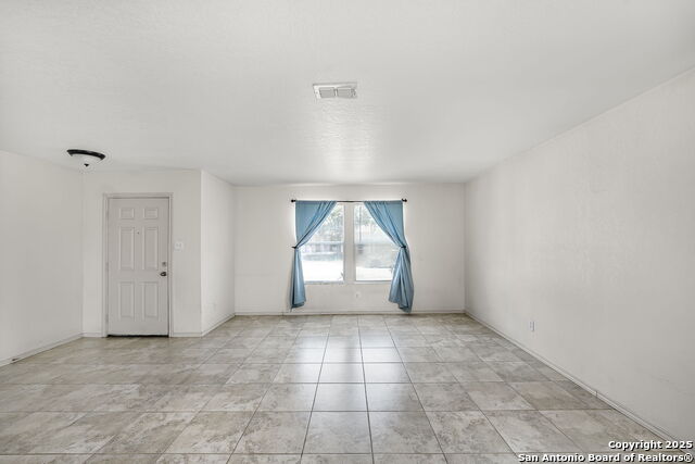 Listing photo id 1 for 9106 Sycamore