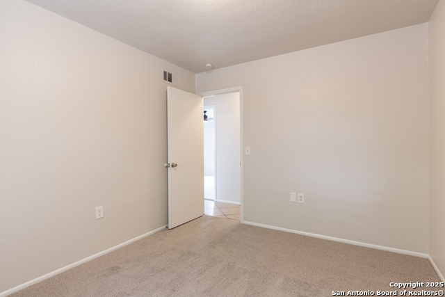 Image 19 of 24 For 5955 Oak Run