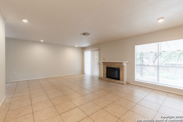 Image 2 of 24 For 5955 Oak Run