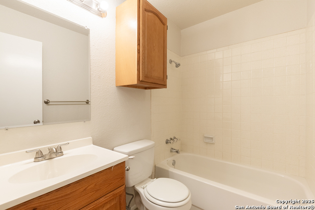 Image 20 of 24 For 5955 Oak Run