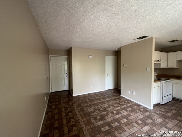 Image 4 of 15 For 300 Moursund Blvd.  8