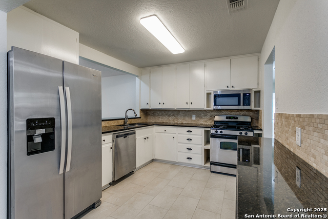 Image 10 of 31 For 415 Rampart E