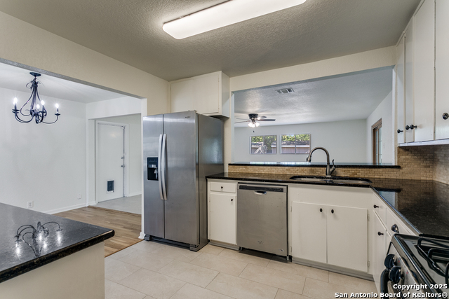 Image 11 of 31 For 415 Rampart E