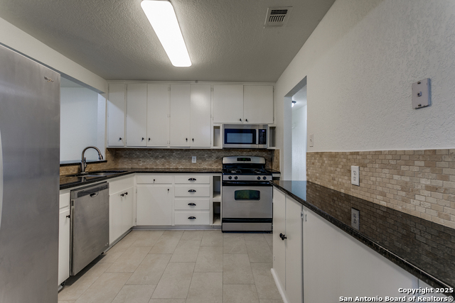 Image 12 of 31 For 415 Rampart E