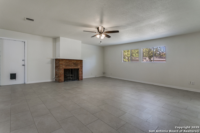 Image 14 of 31 For 415 Rampart E