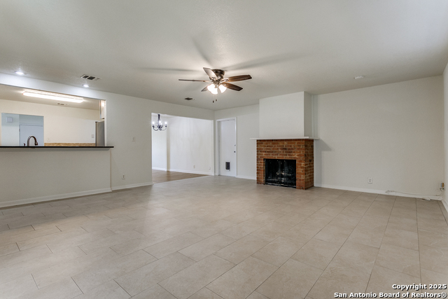 Image 16 of 31 For 415 Rampart E