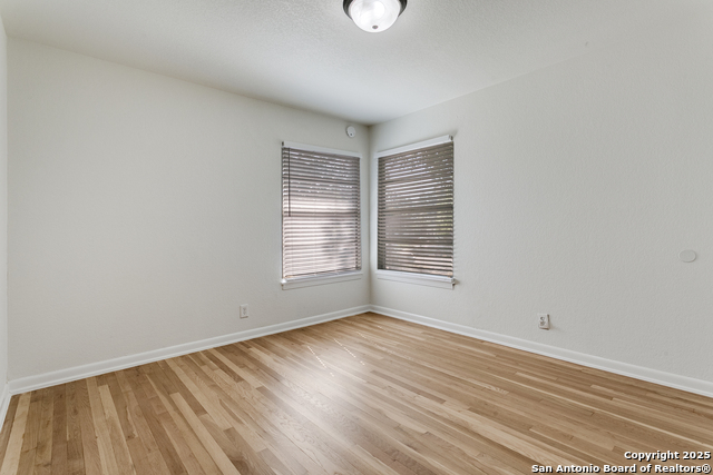 Image 20 of 31 For 415 Rampart E