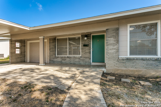 Image 3 of 31 For 415 Rampart E