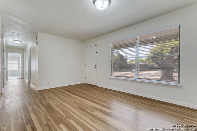 Image 4 of 31 For 415 Rampart E