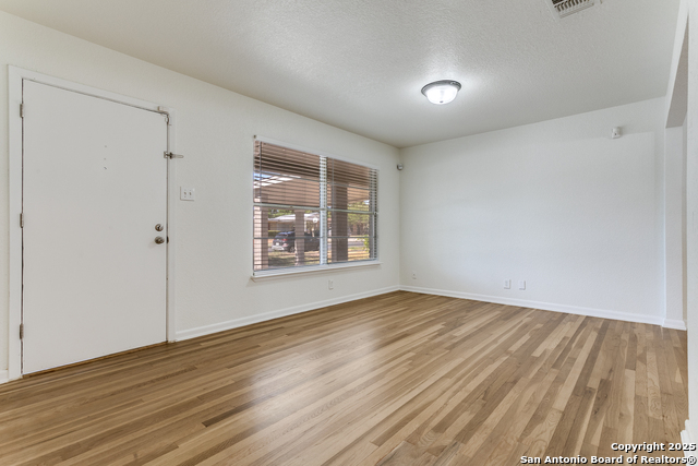 Image 5 of 31 For 415 Rampart E