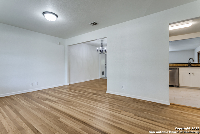 Image 6 of 31 For 415 Rampart E