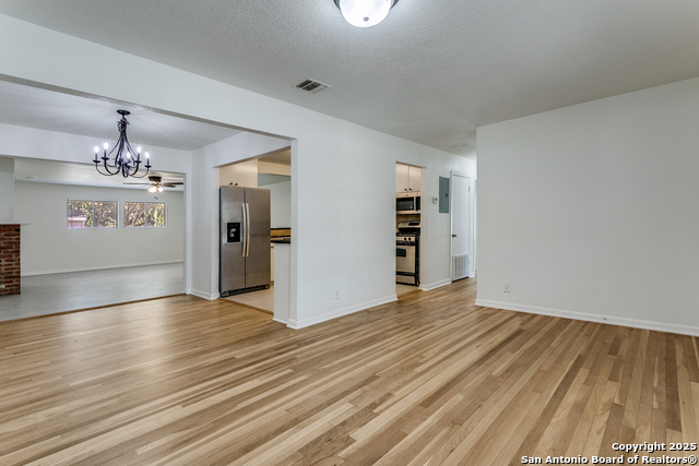 Image 7 of 31 For 415 Rampart E