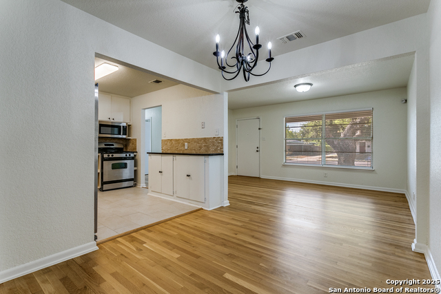 Image 9 of 31 For 415 Rampart E