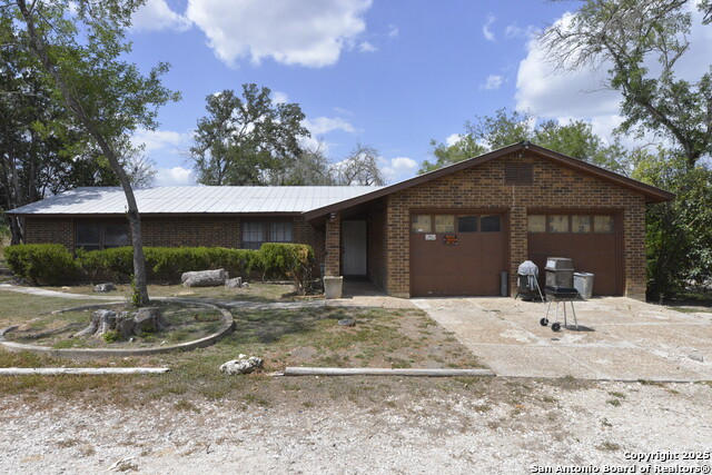 Listing photo id 12 for 633 Tolle