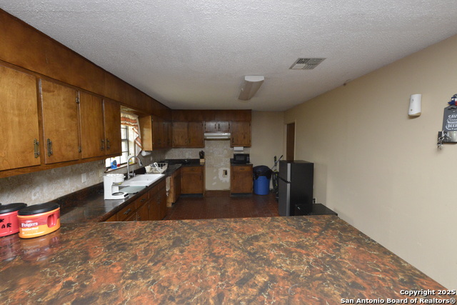 Listing photo id 14 for 633 Tolle