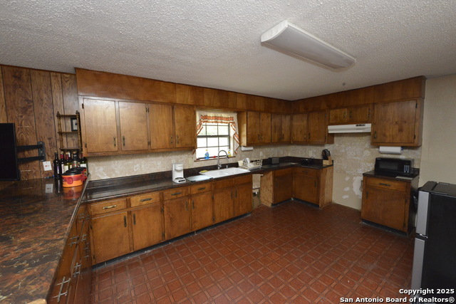 Listing photo id 15 for 633 Tolle