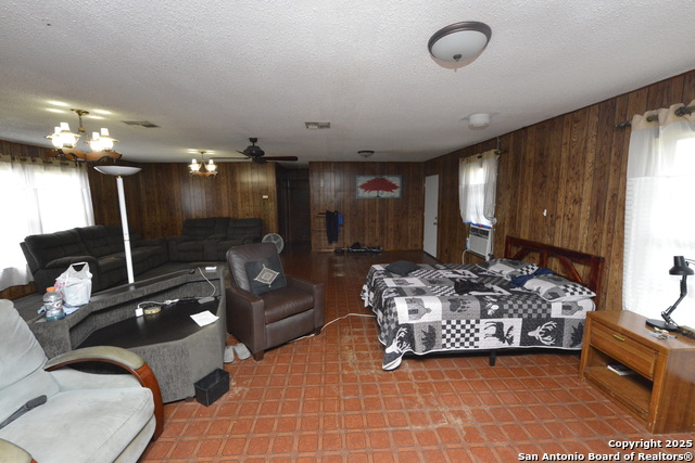 Listing photo id 17 for 633 Tolle