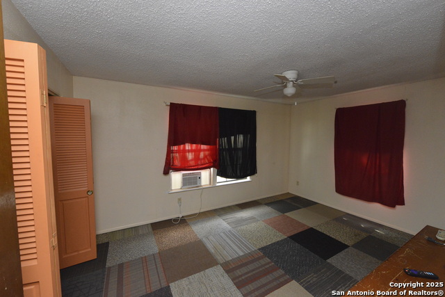Listing photo id 19 for 633 Tolle