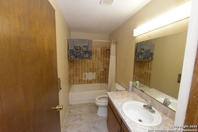 Listing photo id 21 for 633 Tolle