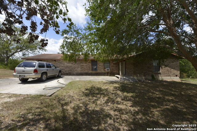 Listing photo id 2 for 633 Tolle