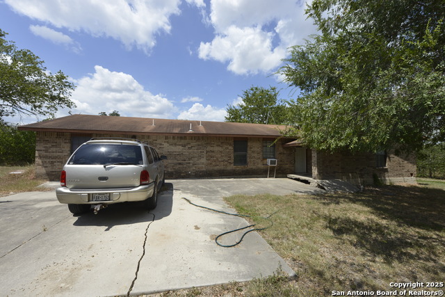 Listing photo id 3 for 633 Tolle