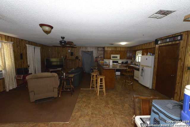 Listing photo id 4 for 633 Tolle
