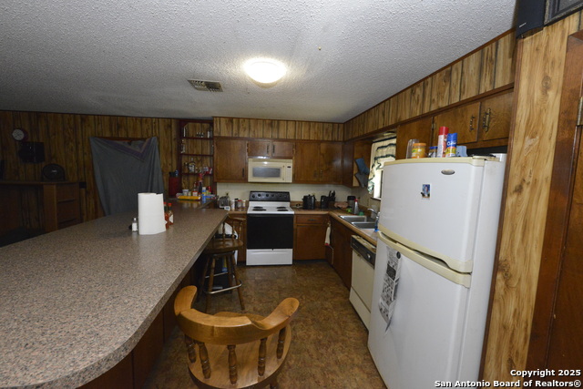 Listing photo id 5 for 633 Tolle