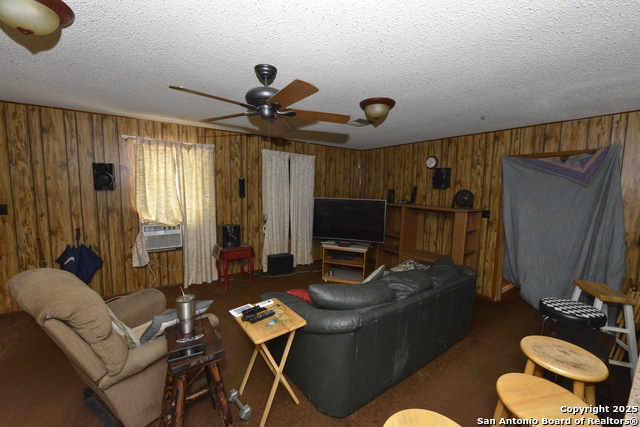 Listing photo id 7 for 633 Tolle