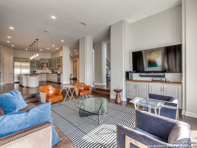 Image 21 of 69 For 43 Bristol Grn