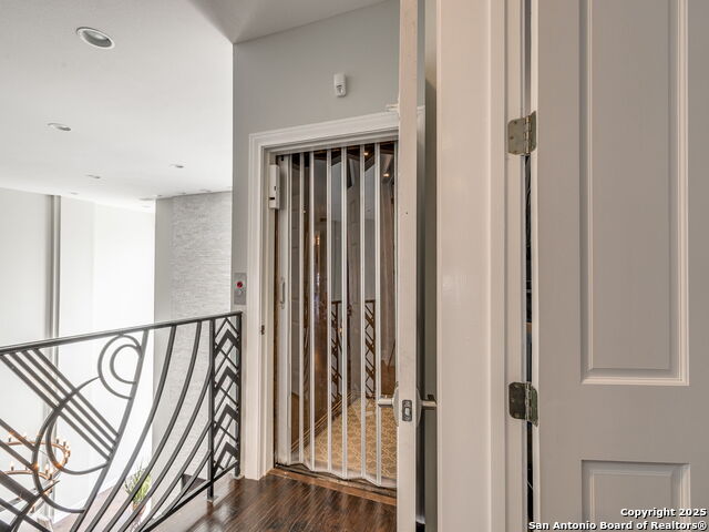 Image 32 of 69 For 43 Bristol Grn