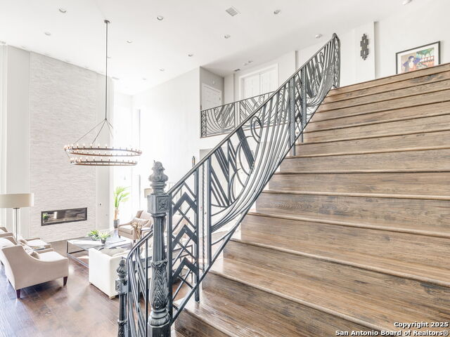 Image 33 of 69 For 43 Bristol Grn