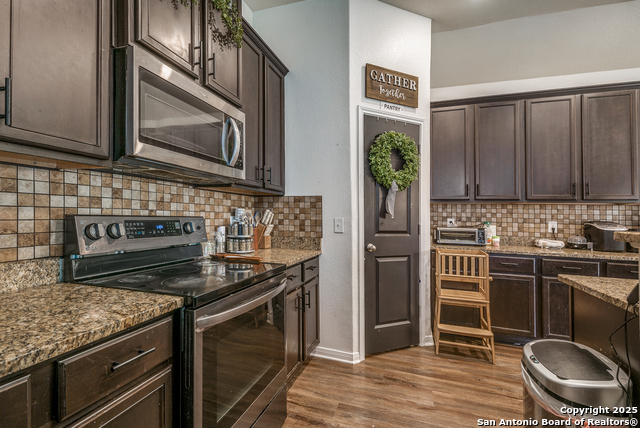Listing photo id 8 for 6122 Underwood Way