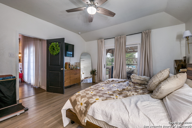 Listing photo id 11 for 6122 Underwood Way