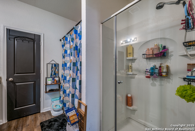 Listing photo id 13 for 6122 Underwood Way
