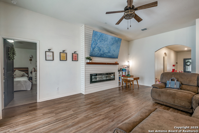 Listing photo id 1 for 6122 Underwood Way