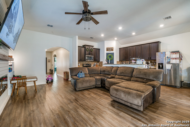 Listing photo id 2 for 6122 Underwood Way