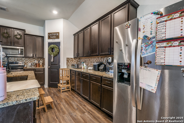 Listing photo id 6 for 6122 Underwood Way