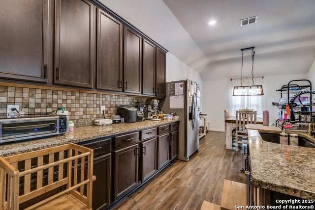 Listing photo id 7 for 6122 Underwood Way