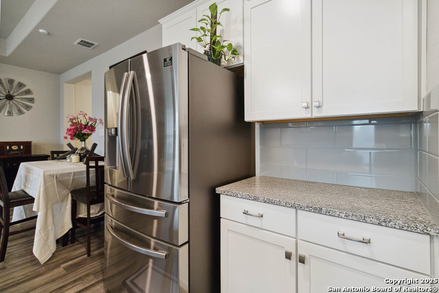Listing photo id 5 for 1512 Anhalt