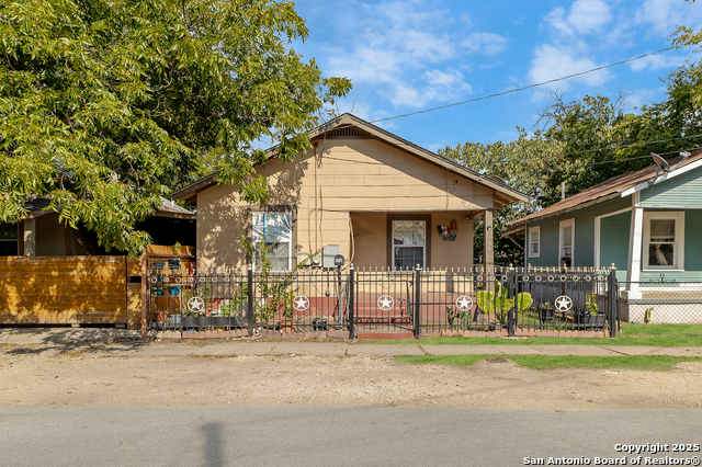 Details for 806 Brazos St N, San Antonio, TX 78207