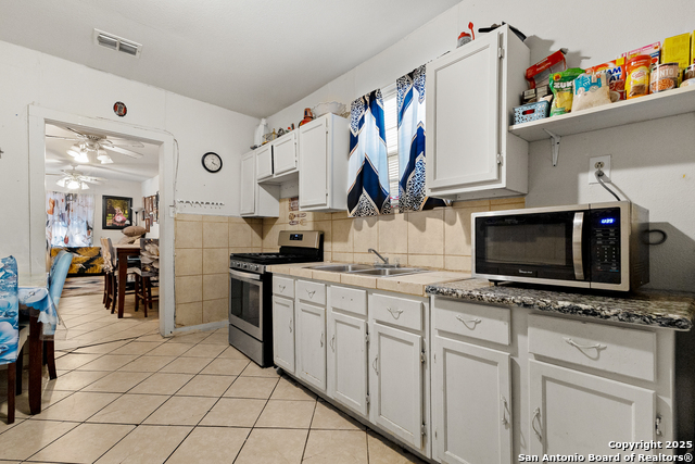 Image 11 of 16 For 806 Brazos St N