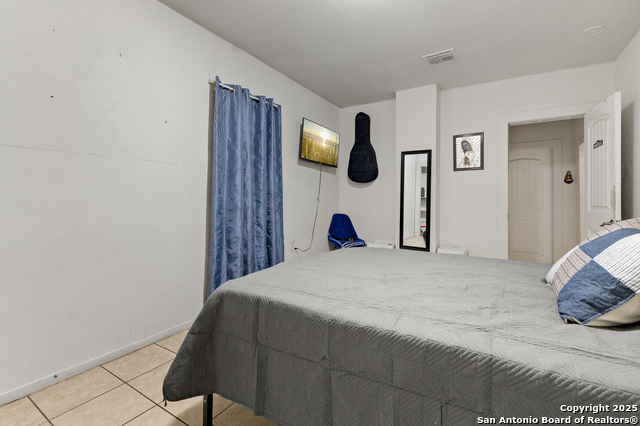 Image 15 of 16 For 806 Brazos St N